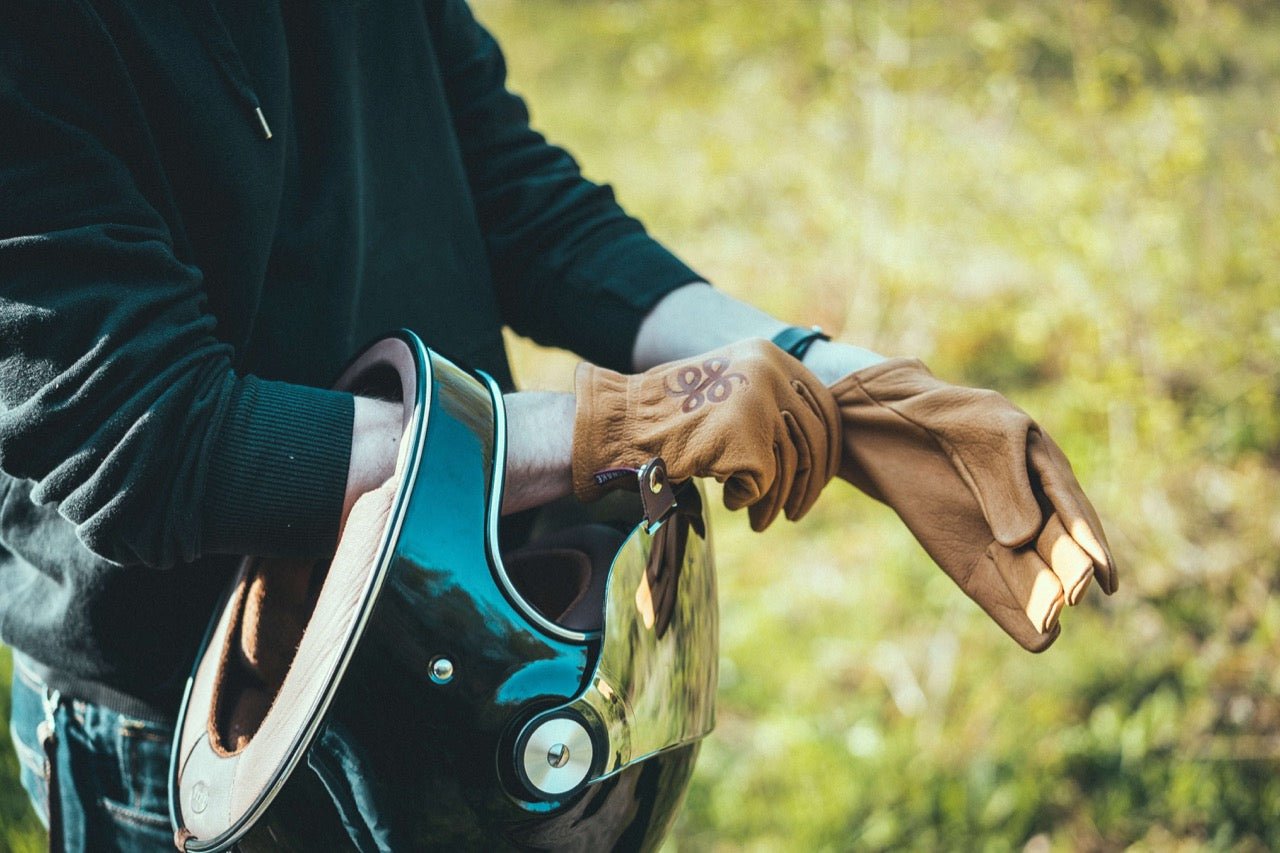 Camel Brown Buffalo Gloves † Road Roamer - THROTTLESNAKE