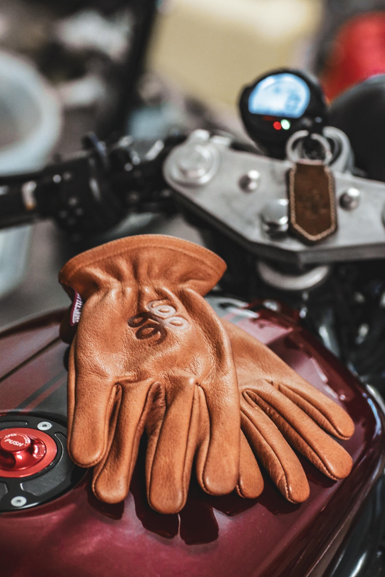 Cognac Buffalo Gloves † Road Roamer - THROTTLESNAKE